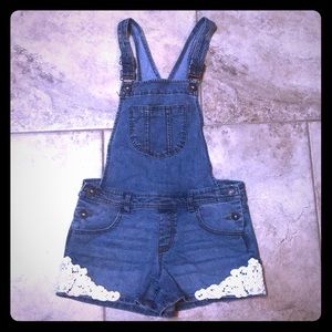 ❤️Arizona Jean Overall Shorts with Lace Appliqué